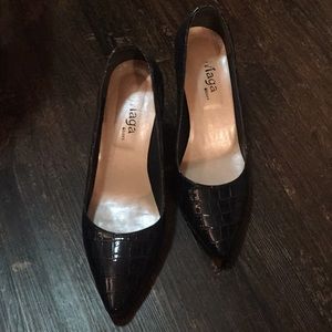 😇😇Croc-like navy blue patent leather heels 😇😇